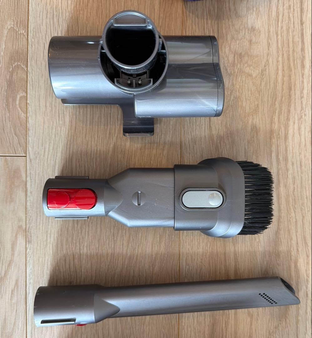 ダイソン V10 fluffy コードレスクリーナー　付属品付