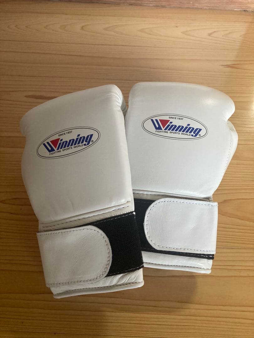 Winning ボクシンググローブ 8 oz MS-200Bホワイト