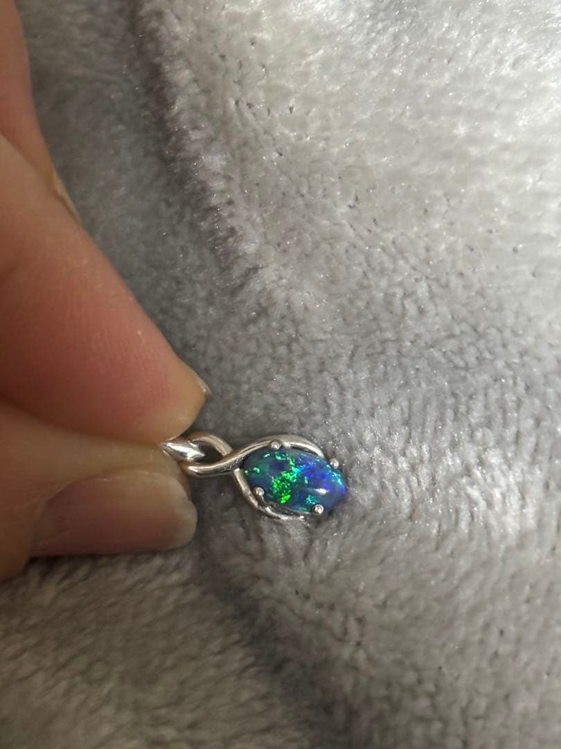 k18（750）ブラックオパール ペンダントトップ