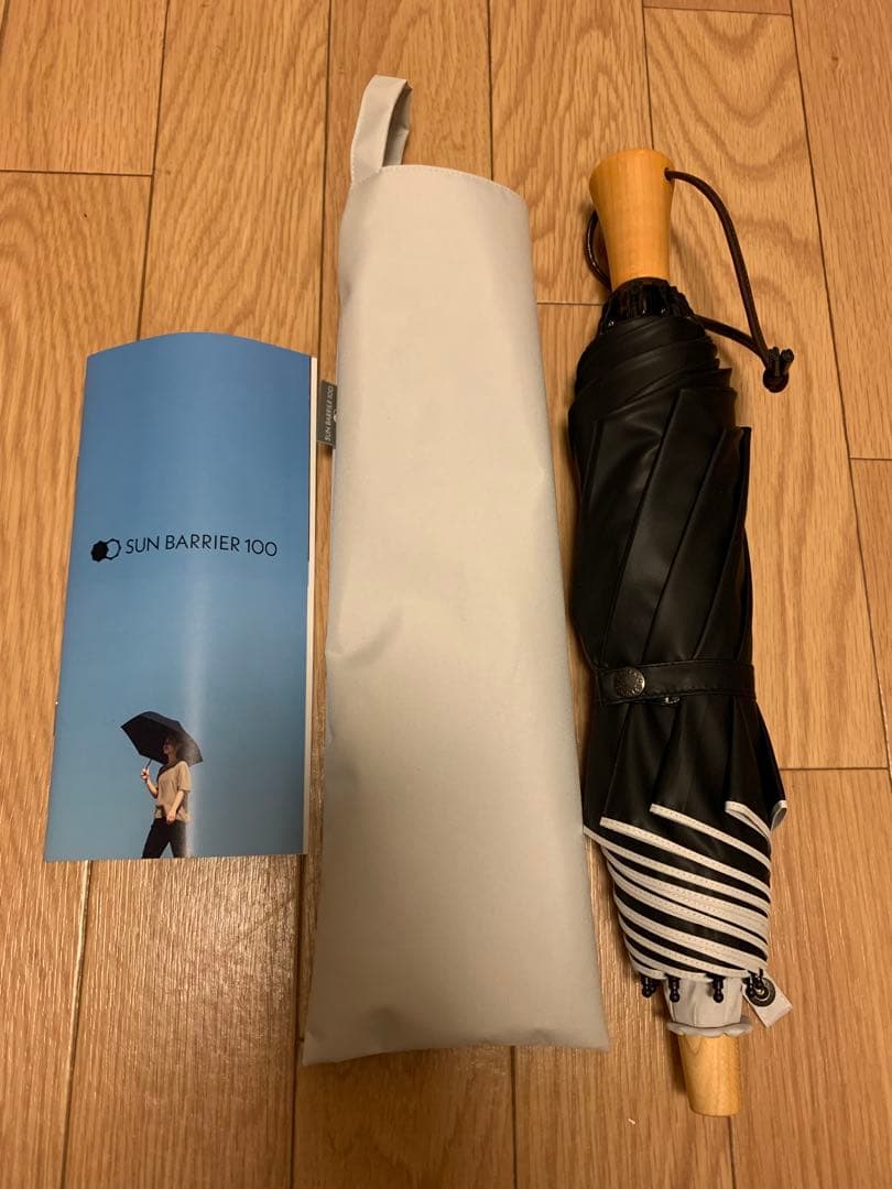 【新品未使用】SUN BARRIER 100 折りたたみ日傘　２段折　ホワイト