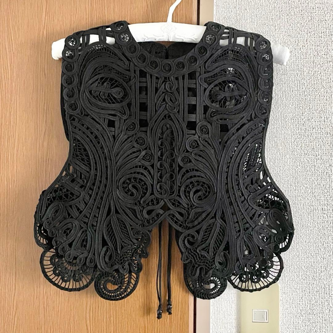 マメクロゴウチ コード刺繍 ベスト ブラック