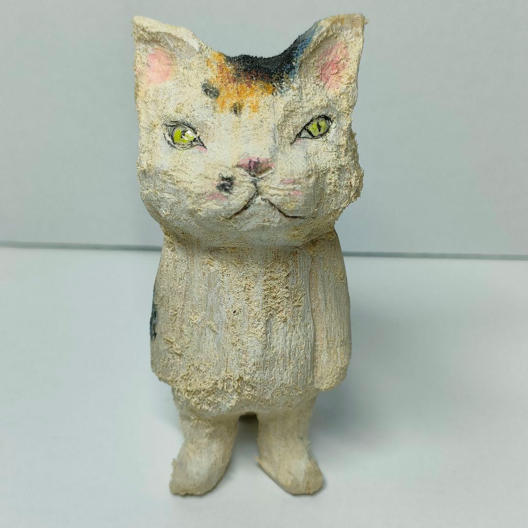 usaneko　戸川五十生　tiny cats 　樟にアクリ猫の木製彫刻