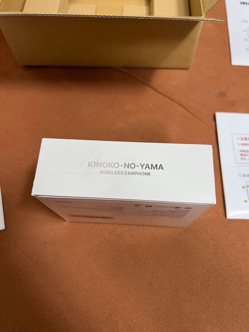 限定3,500台　明治　きのこの山ワイヤレスイヤホン　Makuake