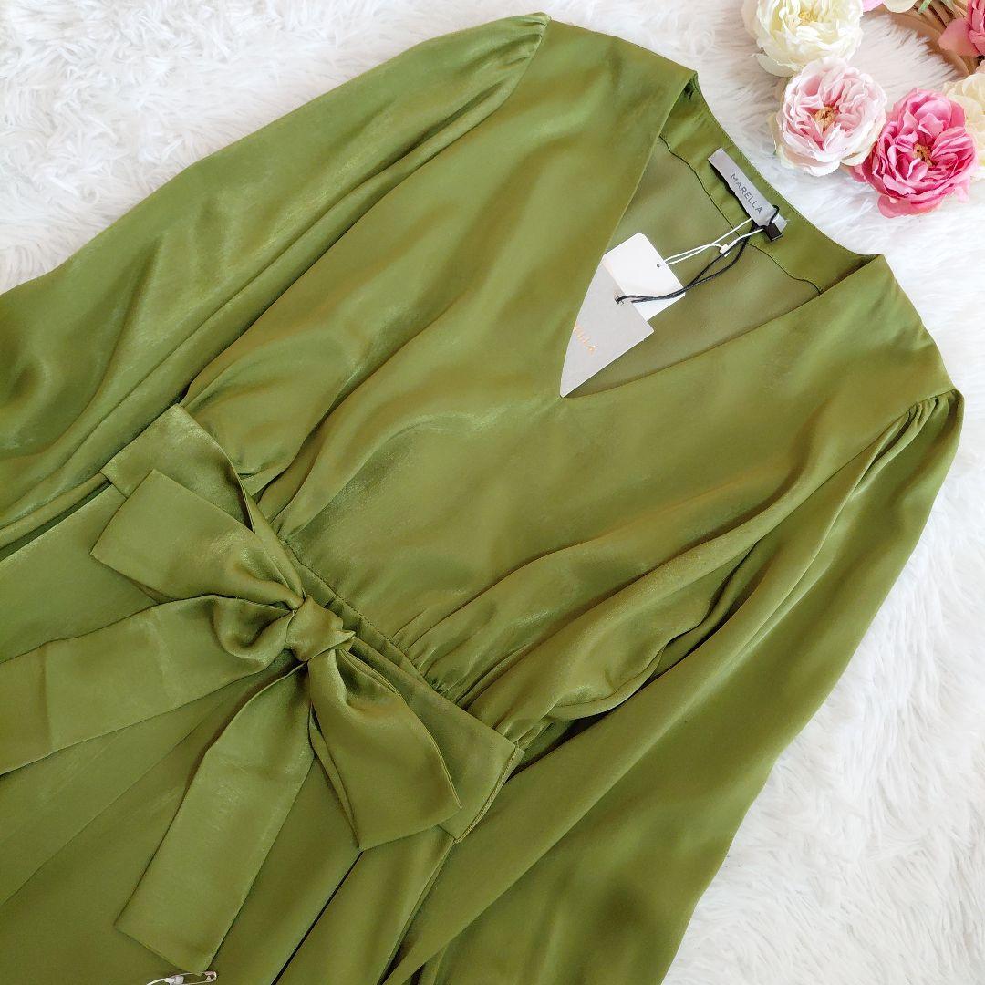 タグ付き✨マレーラ　ワンピース　サテン Vネック光沢【大きいサイズ42】