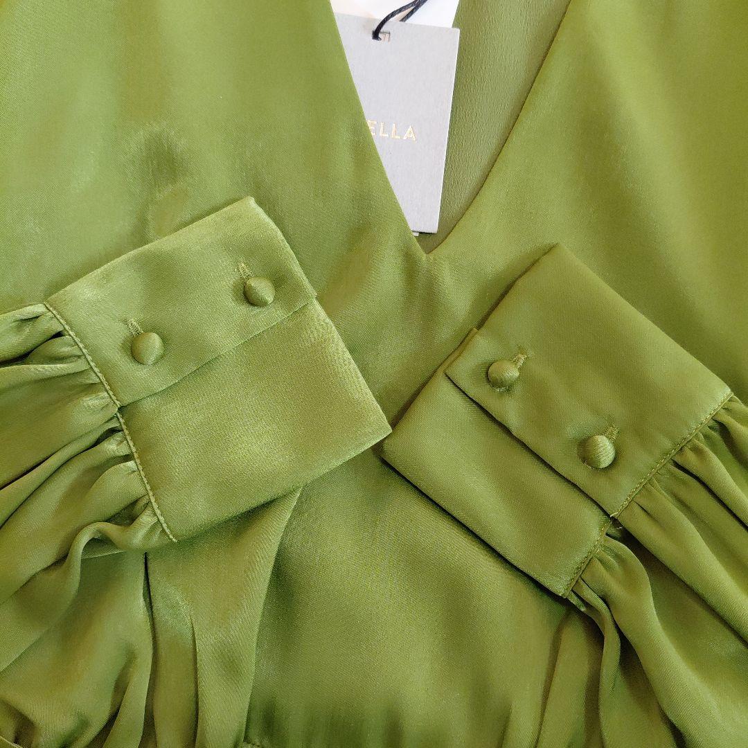 タグ付き✨マレーラ　ワンピース　サテン Vネック光沢【大きいサイズ42】