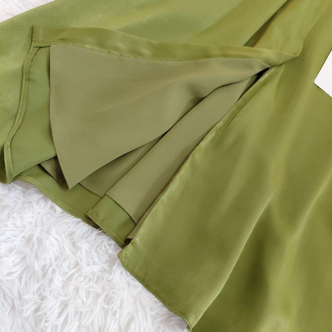 タグ付き✨マレーラ　ワンピース　サテン Vネック光沢【大きいサイズ42】