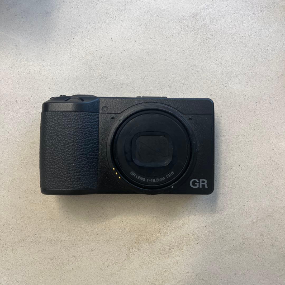 RICOH GR III コンパクトデジタルカメラ　フラッシュ付