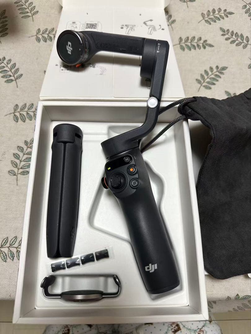 ほぼ新品！DJI OSMO Mobile6自撮り棒 ＋ 延長棒付キ