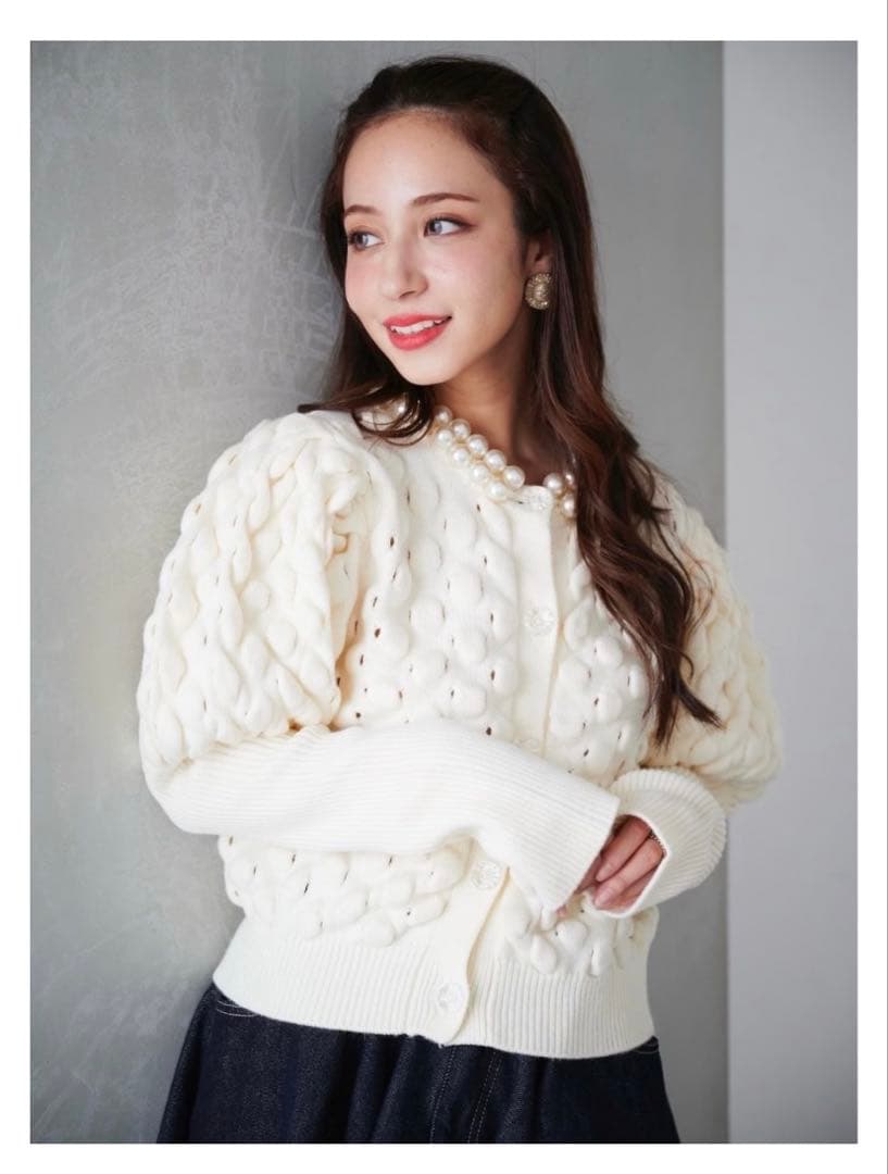 新品未使用タグ付き オブリ obli ホワイトニットカーディガン パール付き