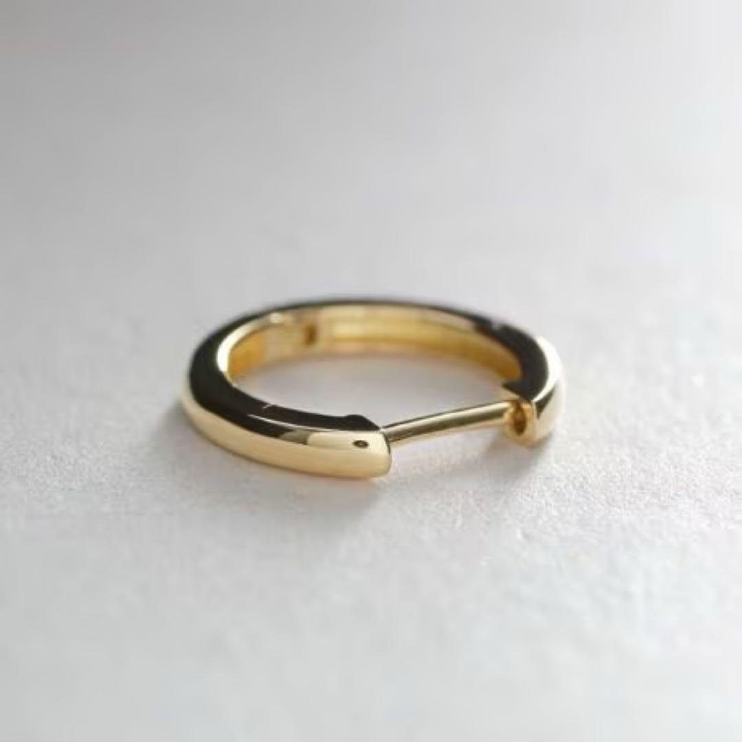 ココシュニック　COCOSHNIK K18ゴールド フープピアス。片方のみ。