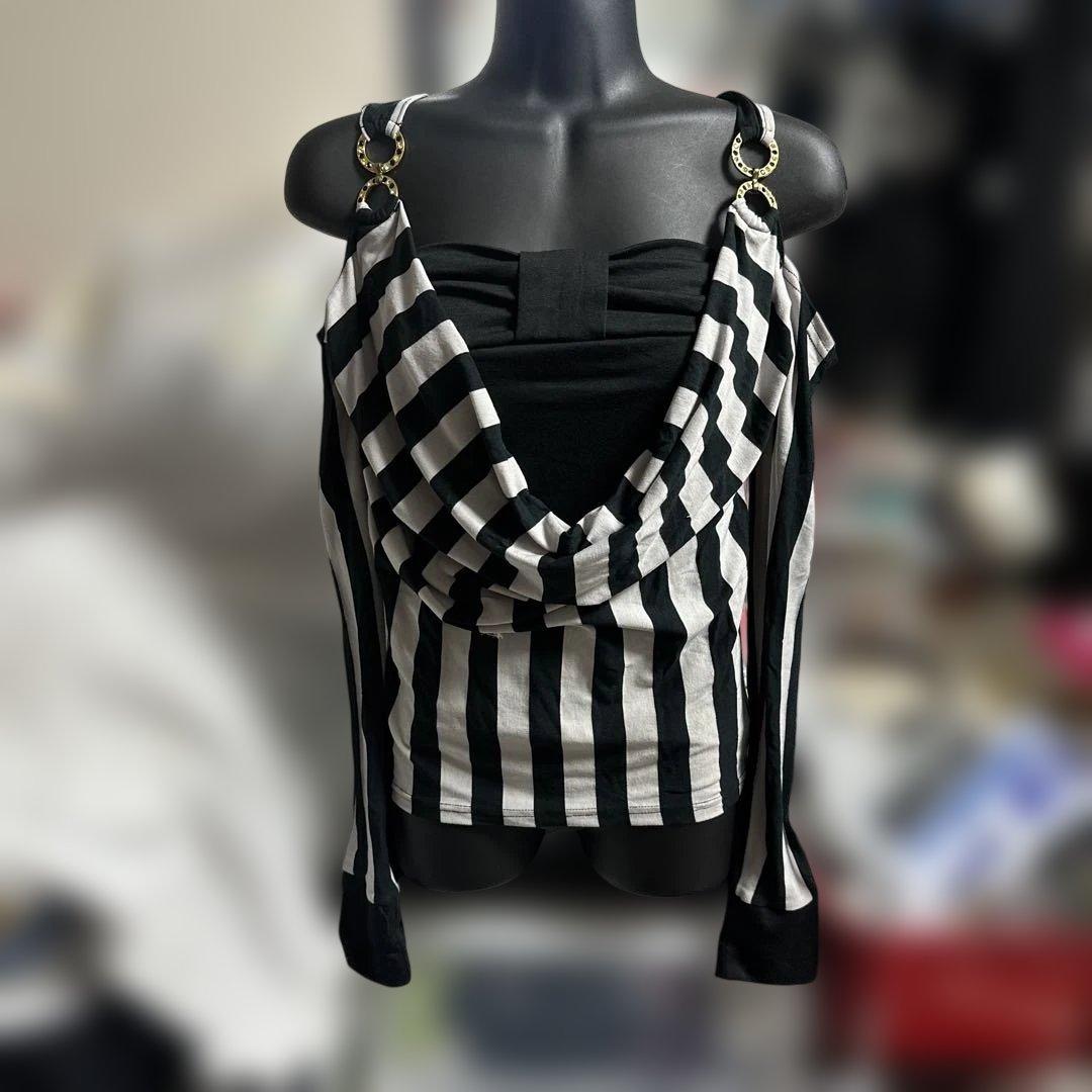 d.i.a ストライプ トップス ハート装飾付き