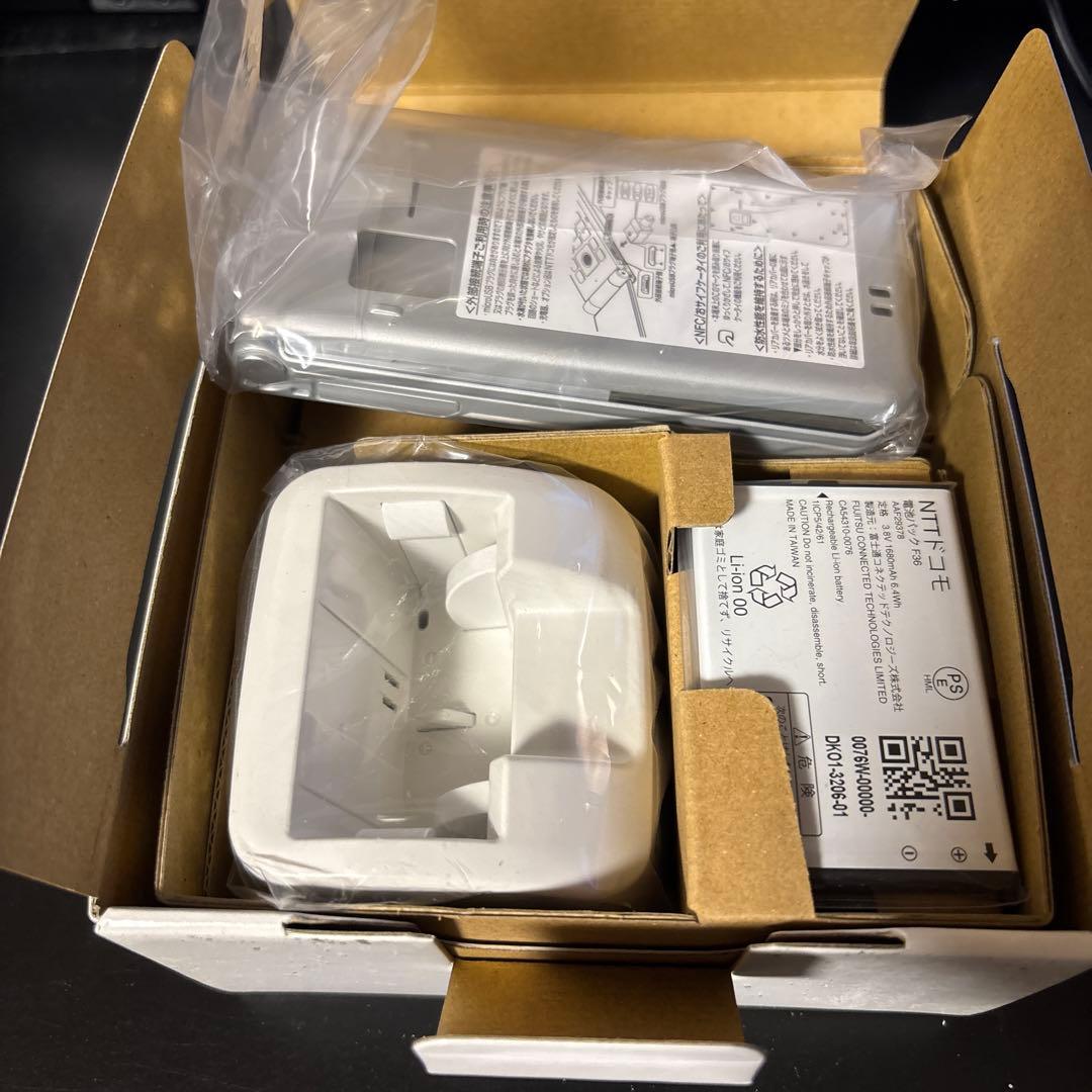 docomo arrows F-03L 本体