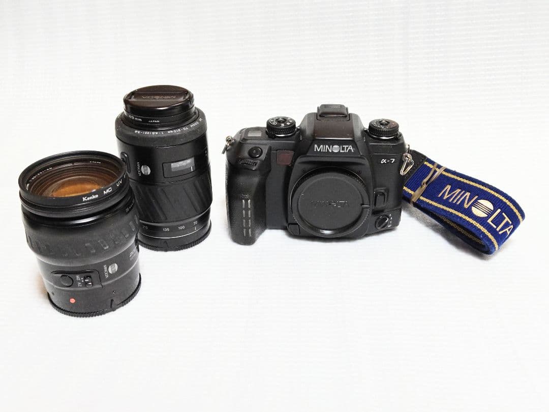 ミノルタ α-7 フィルムカメラとレンズ 2本