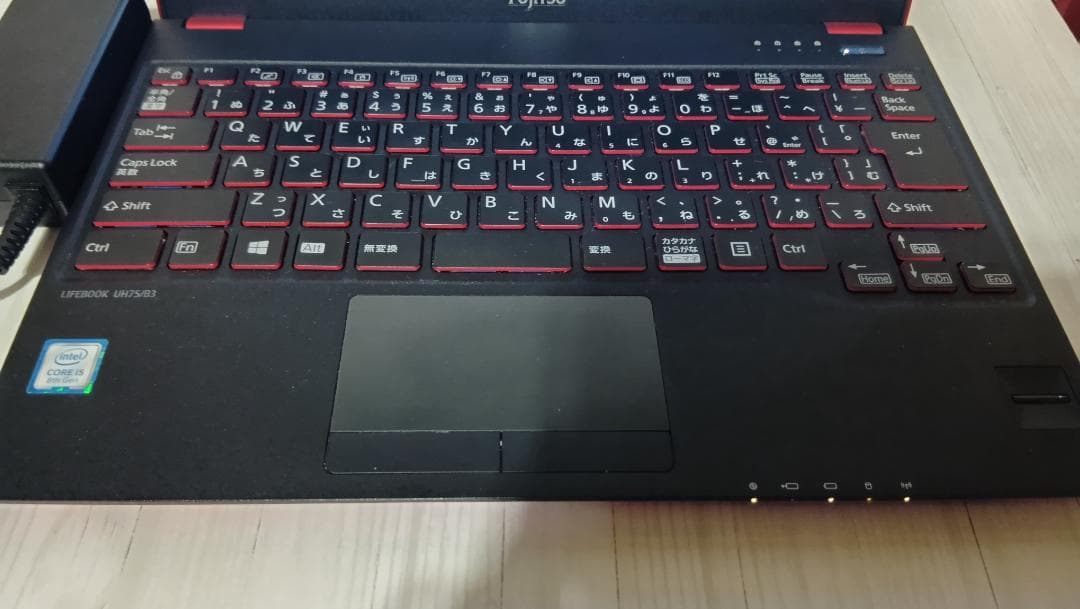 Fujitsu Lifebook UH75/B3 8世代i5