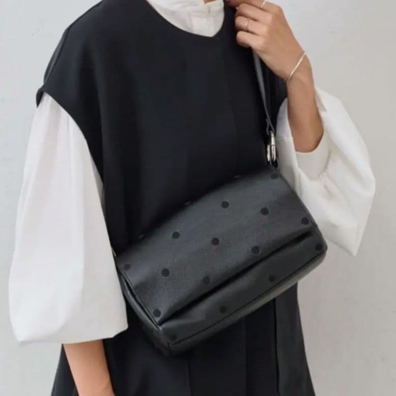 【新品未使用】BEARDSLEY ビアズリー NEWボディバッグ ブラック