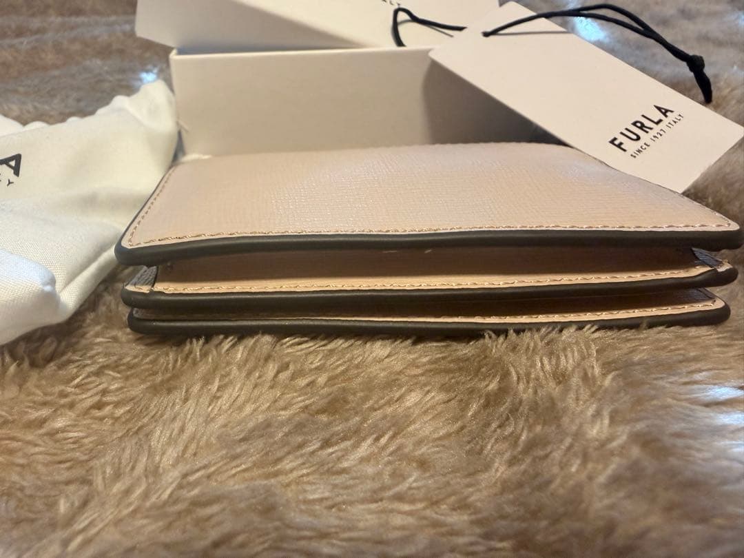 FURLA アイボリー レザー 名刺入れ　レディース