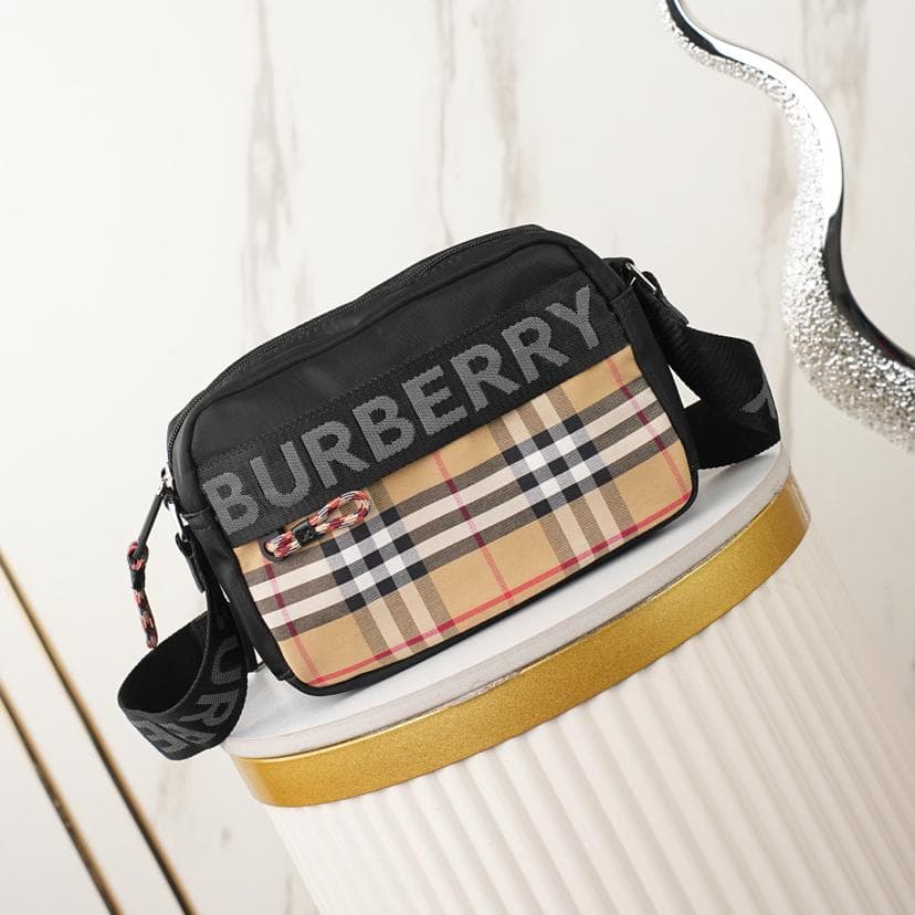 ★美品　BURBERRY ショルダーバッグ