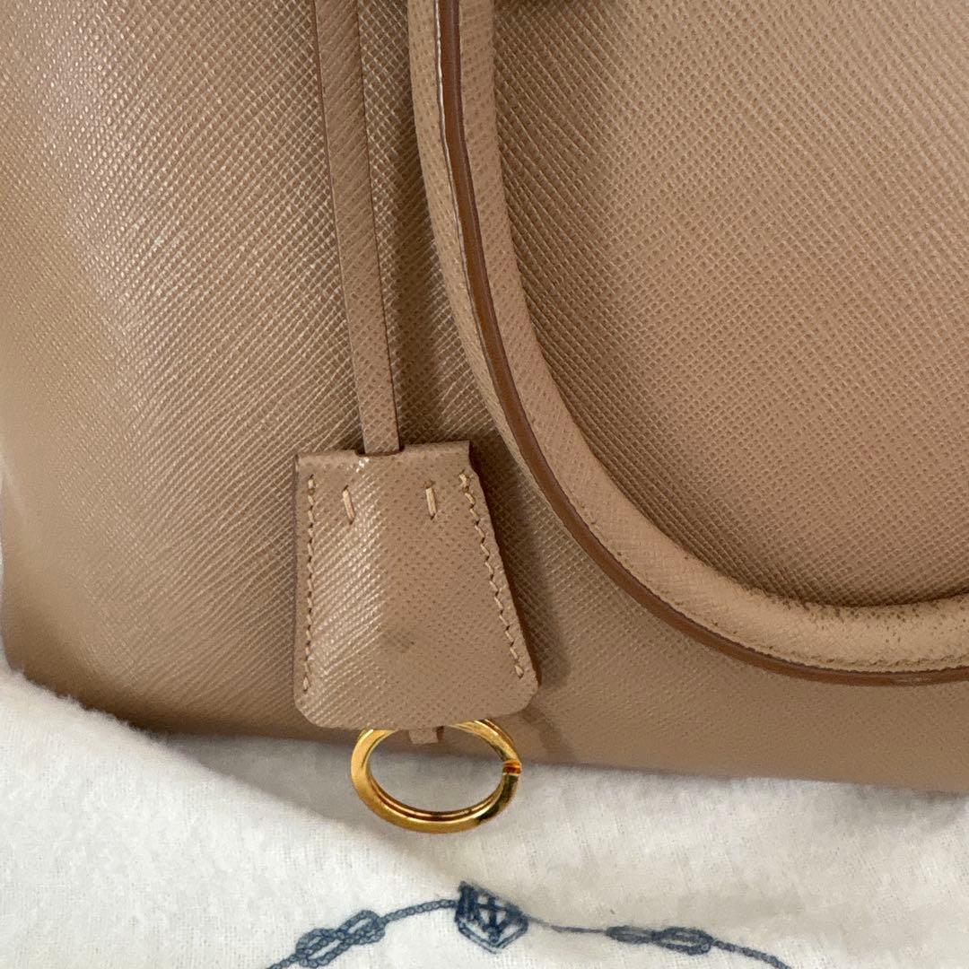 PRADA ベージュ ショルダーバッグ