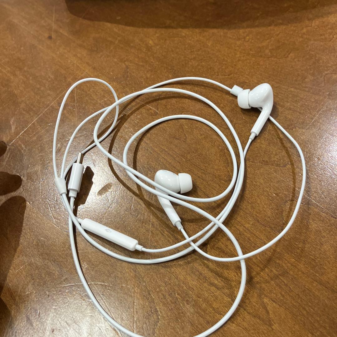 ホワイト 有線イヤホン USB-C ボリュームコントロール