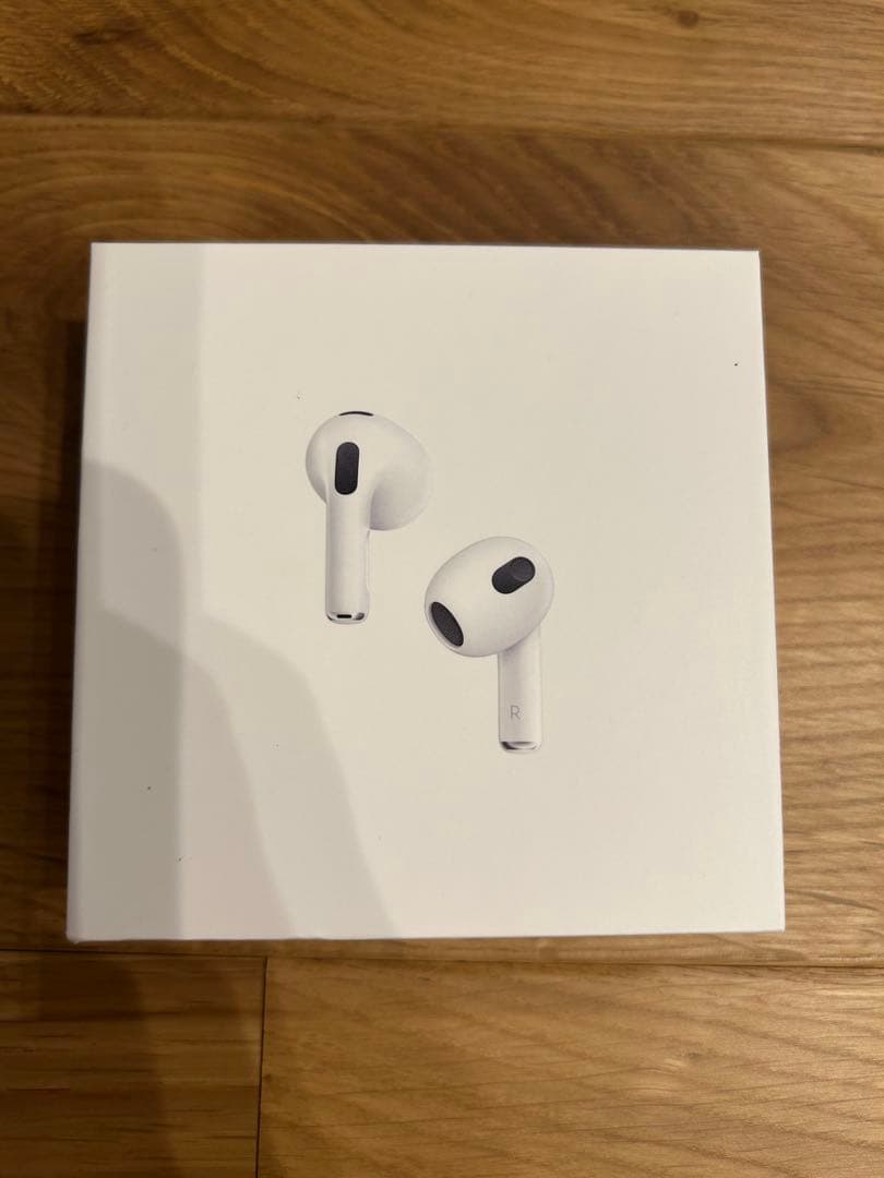 新品未開封　Apple 完全ワイヤレスイヤホン AirPods第3世代