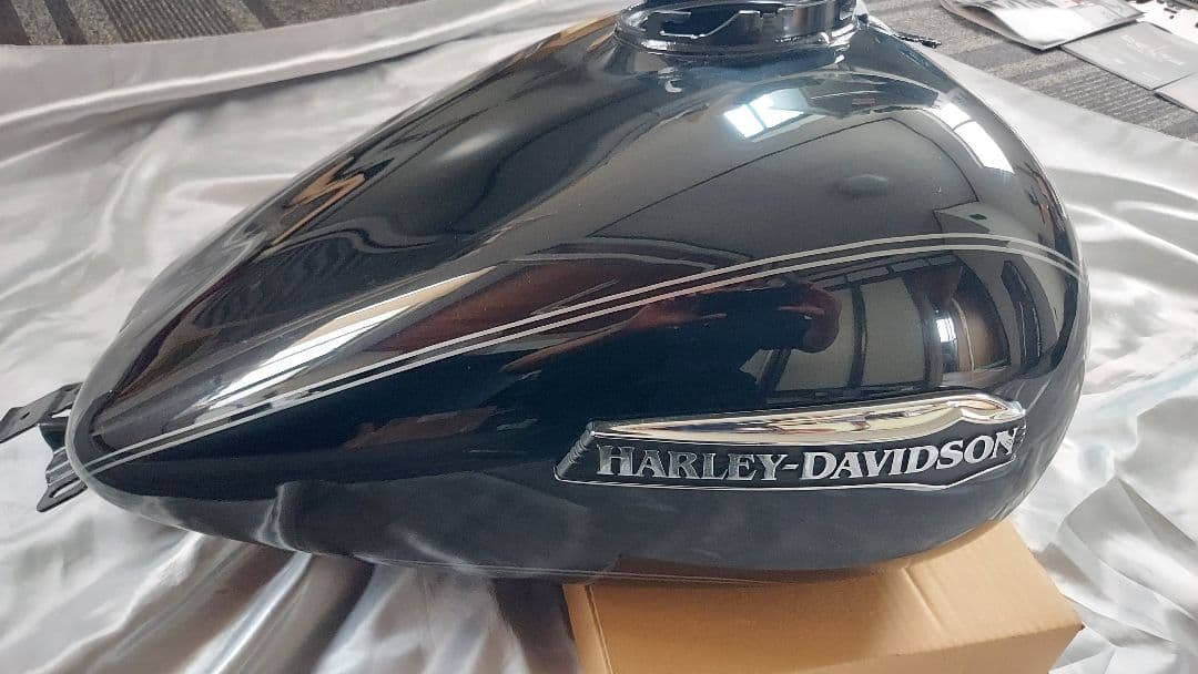 ハーレーダビッドソン 純正ブラックタンク　FLHX FLTR