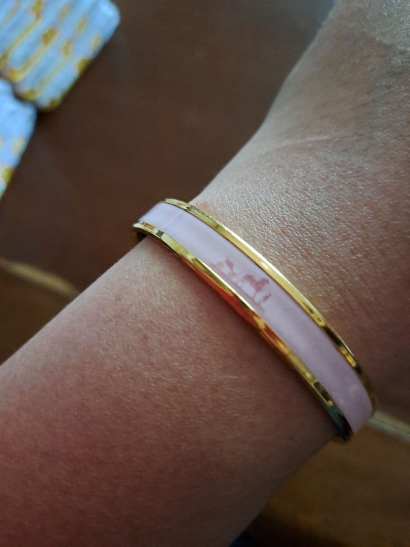 希少 HERMES バングル エマイユ 七宝焼 ロゴ柄 ピンク×ゴールド