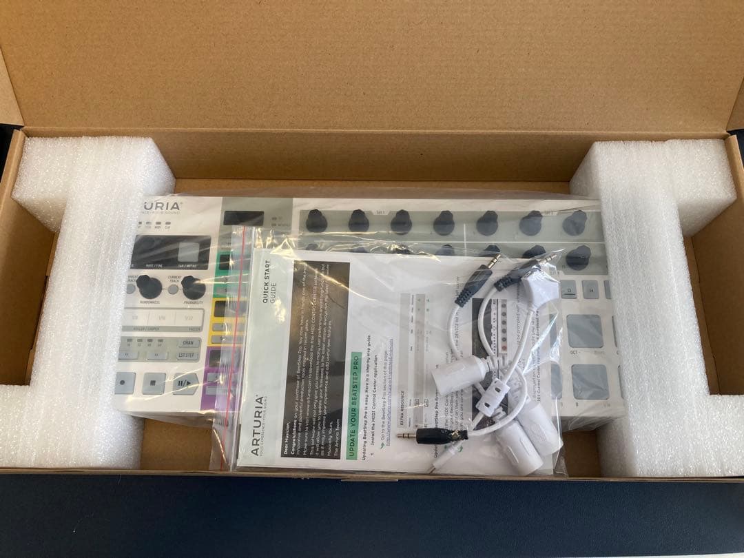 【本日限り】Arturia BEATSTEP PRO【MIDIコントローラー】