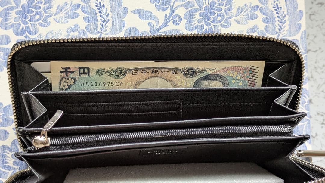 【LANVINenBleu】☆匿名配送☆ 長財布　ブラック　箱付き　美品