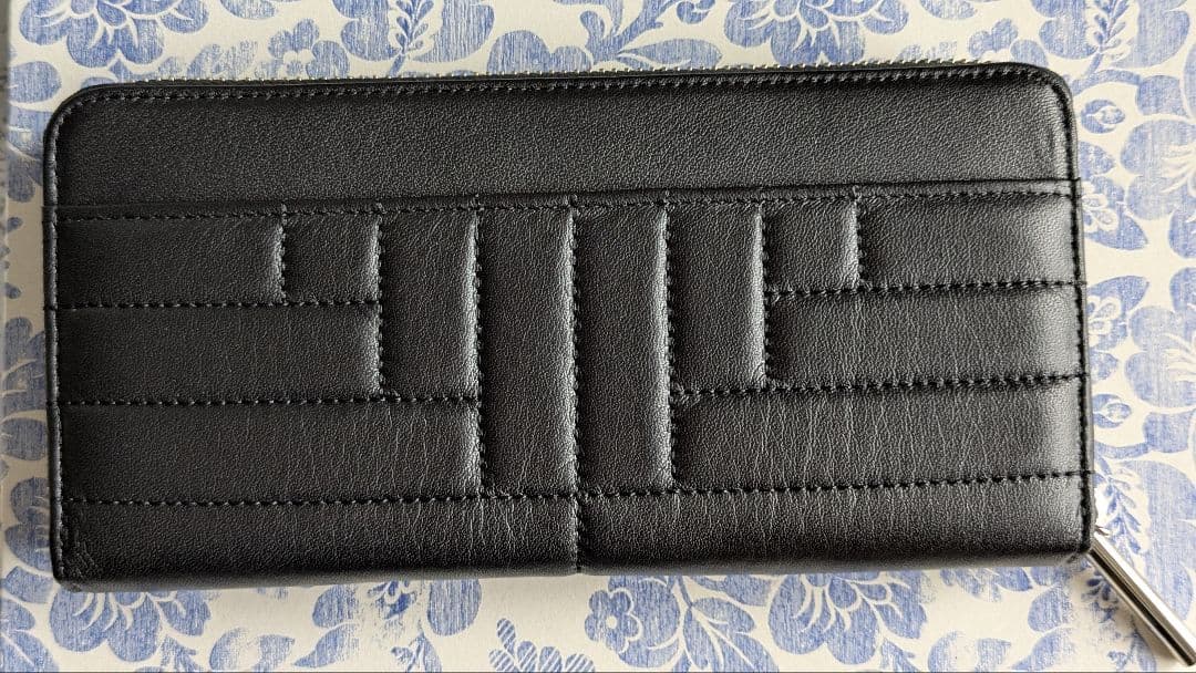 【LANVINenBleu】☆匿名配送☆ 長財布　ブラック　箱付き　美品