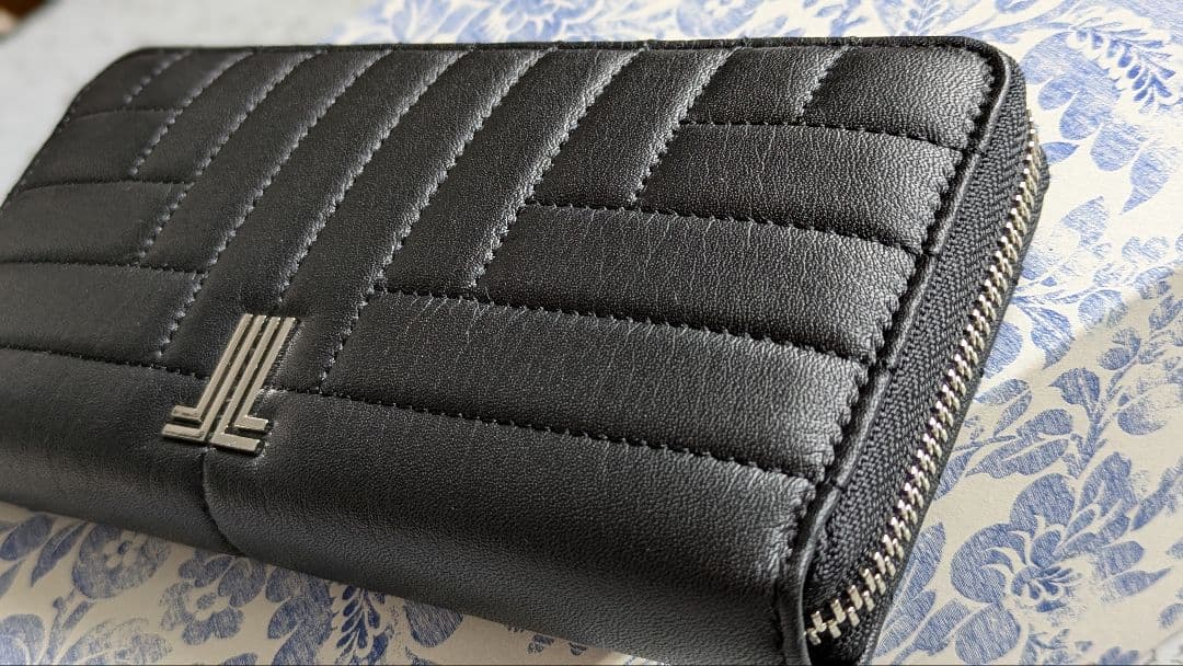 【LANVINenBleu】☆匿名配送☆ 長財布　ブラック　箱付き　美品