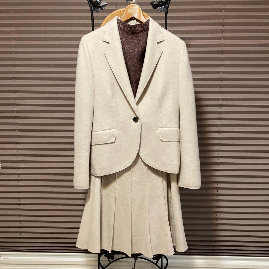 スーツ　アンタイトル　ベージュ　卒園入学　フォーマル