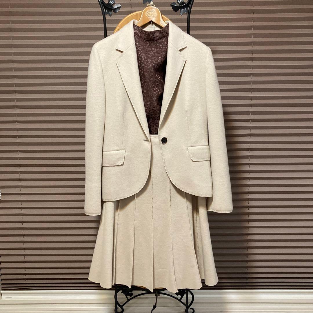 スーツ　アンタイトル　ベージュ　卒園入学　フォーマル