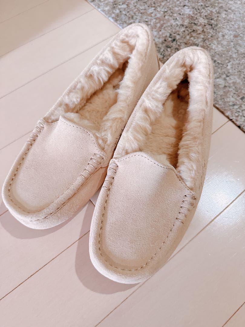 未使用UGG アグ　ベージュ スエード モカシン　ムートン
