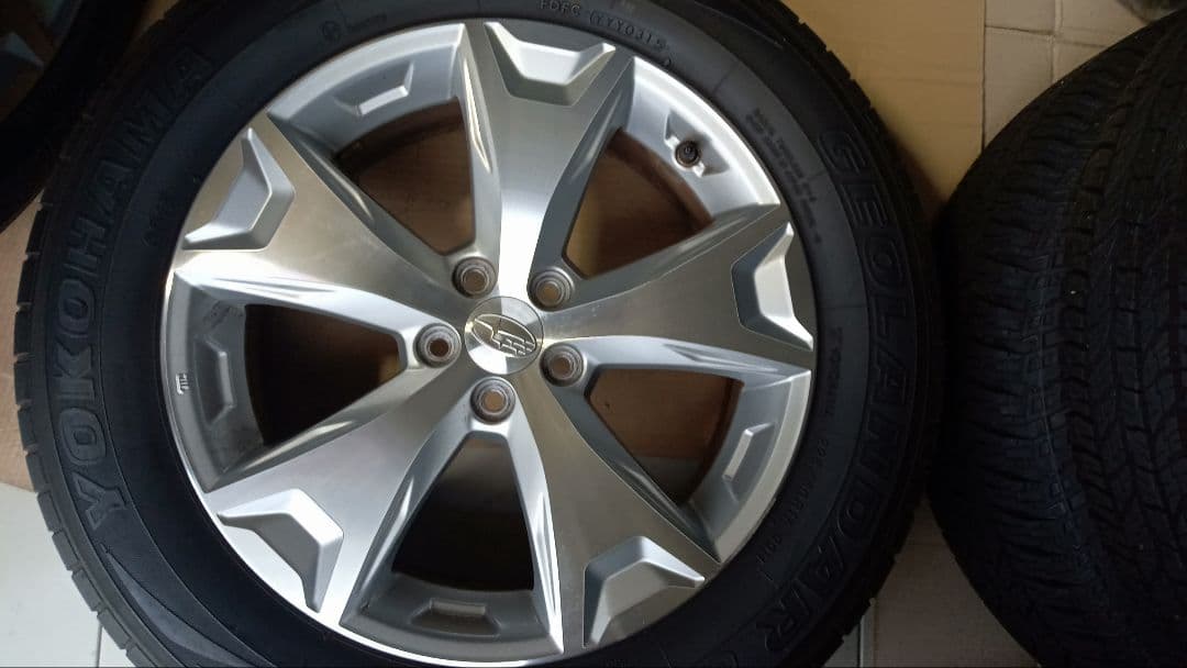 【引取限定】スバル フォレスターSJ5純正夏タイヤ・ホイールセット中古品