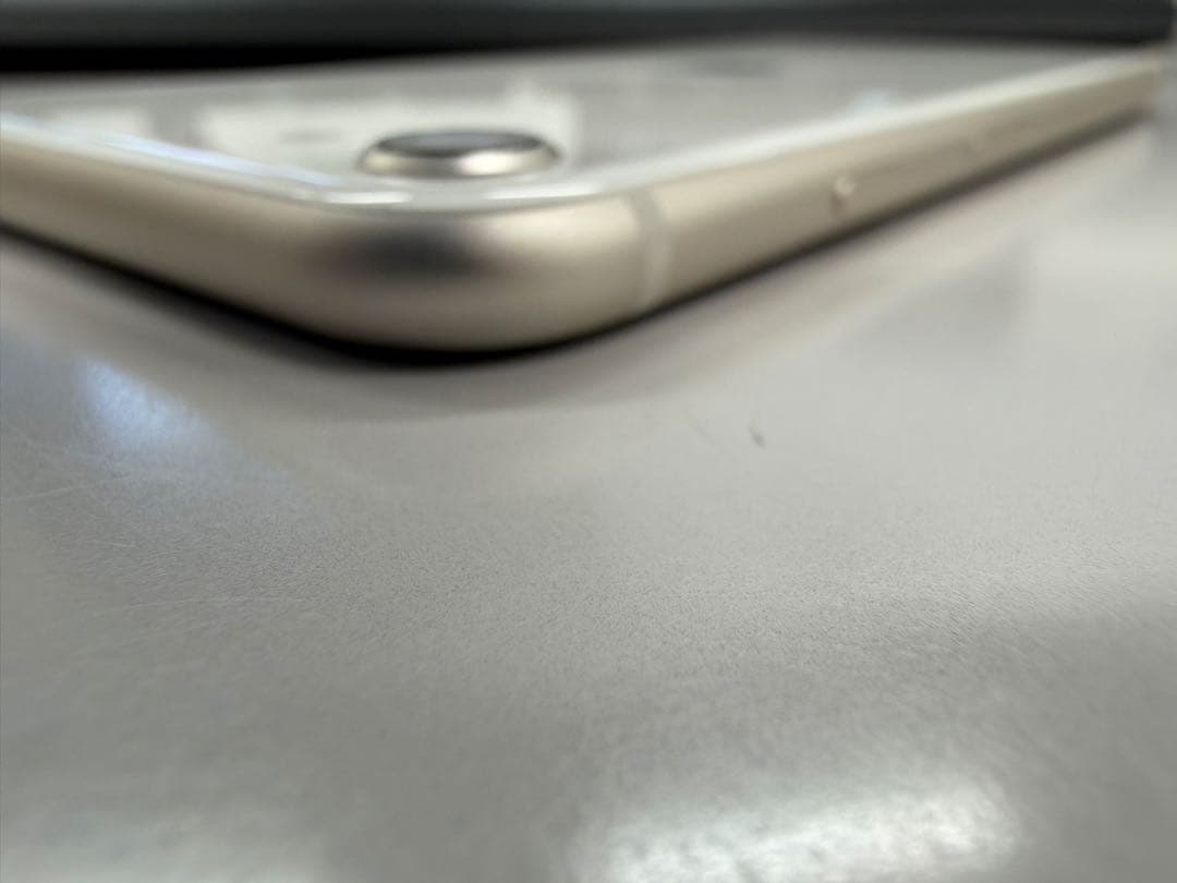 新品　iPhone SE 第3世代 スターライト　SIMフリーバッテリー100%