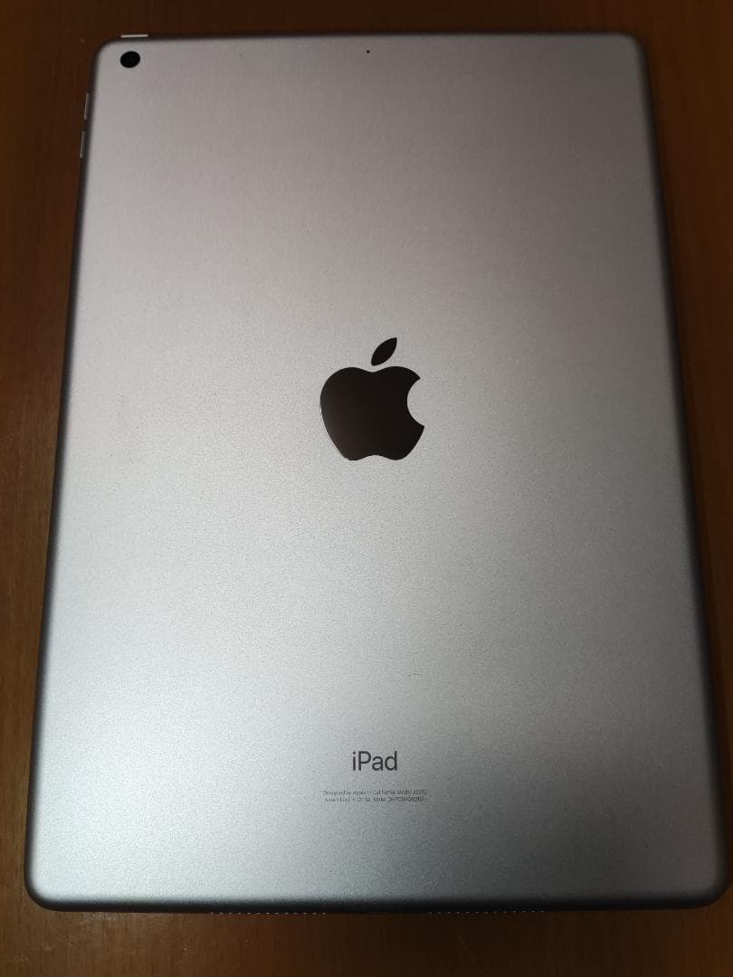 iPad 第8世代 Wi-Fi 128GB シルバー（外箱、純正充電器付）