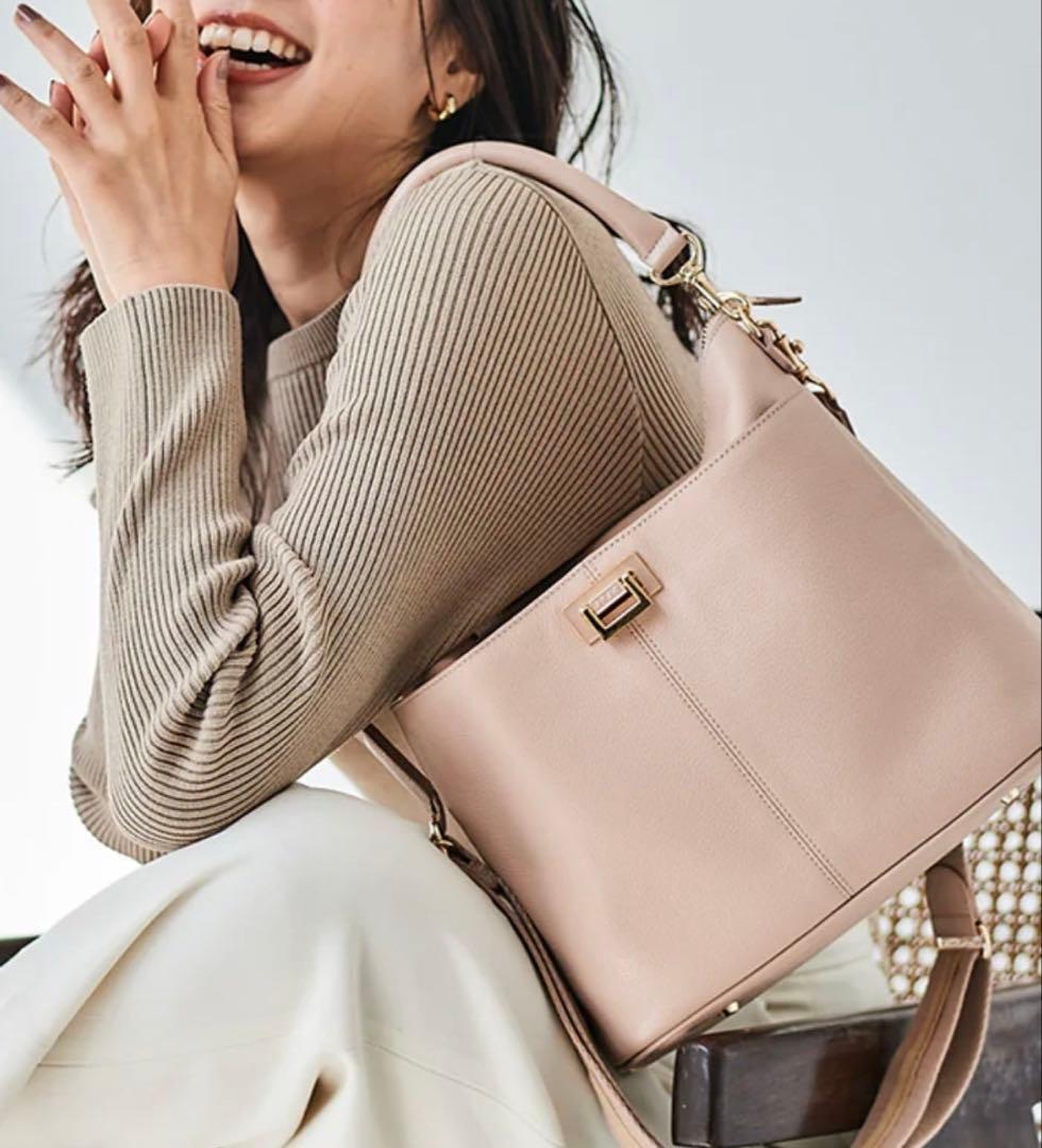 アタオataoウィークエンドレザー ショルダーバッグ ゴールド金具付き