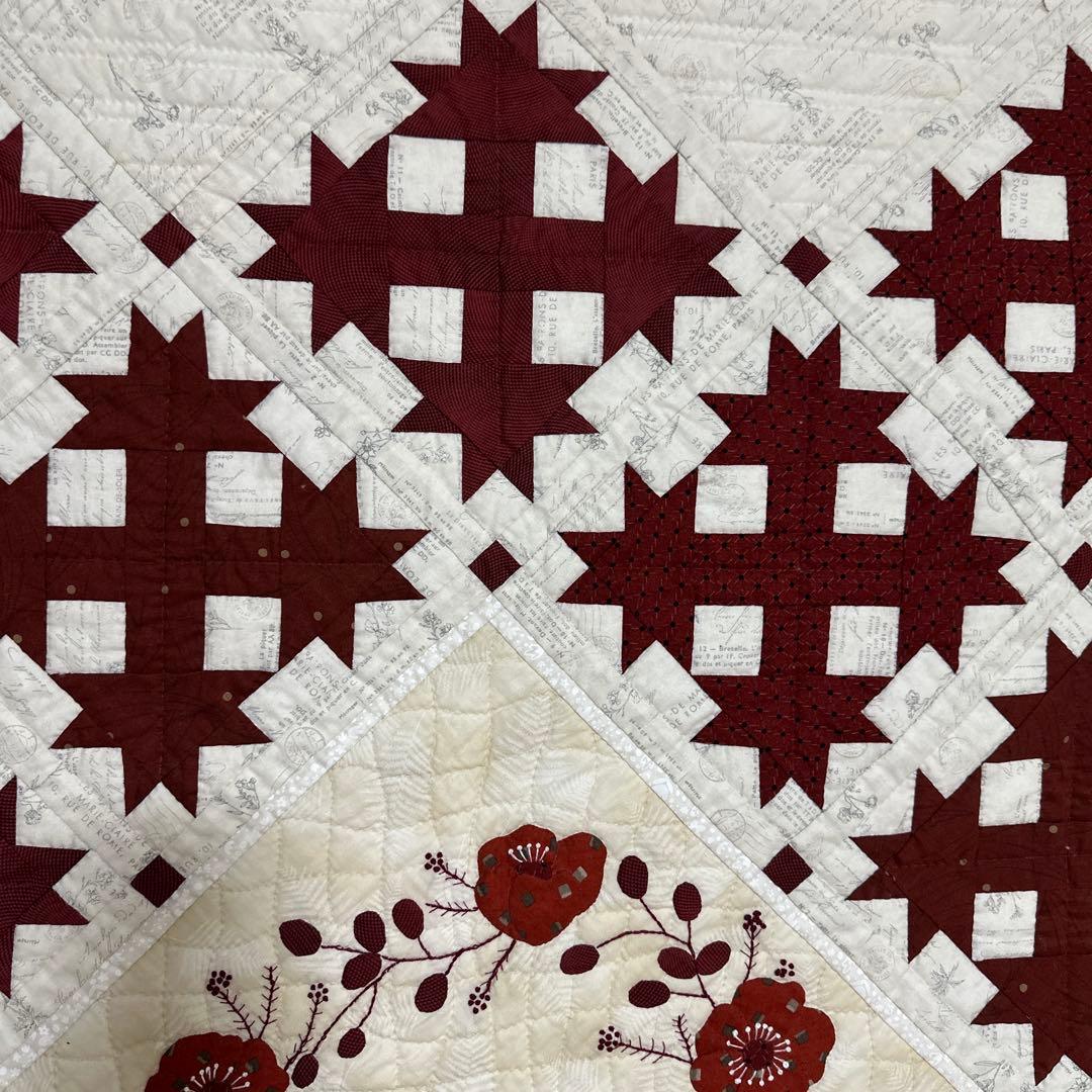 ＹＵＲＩＫＯハンドメイドパッチワークキルトの赤白のタペストリー