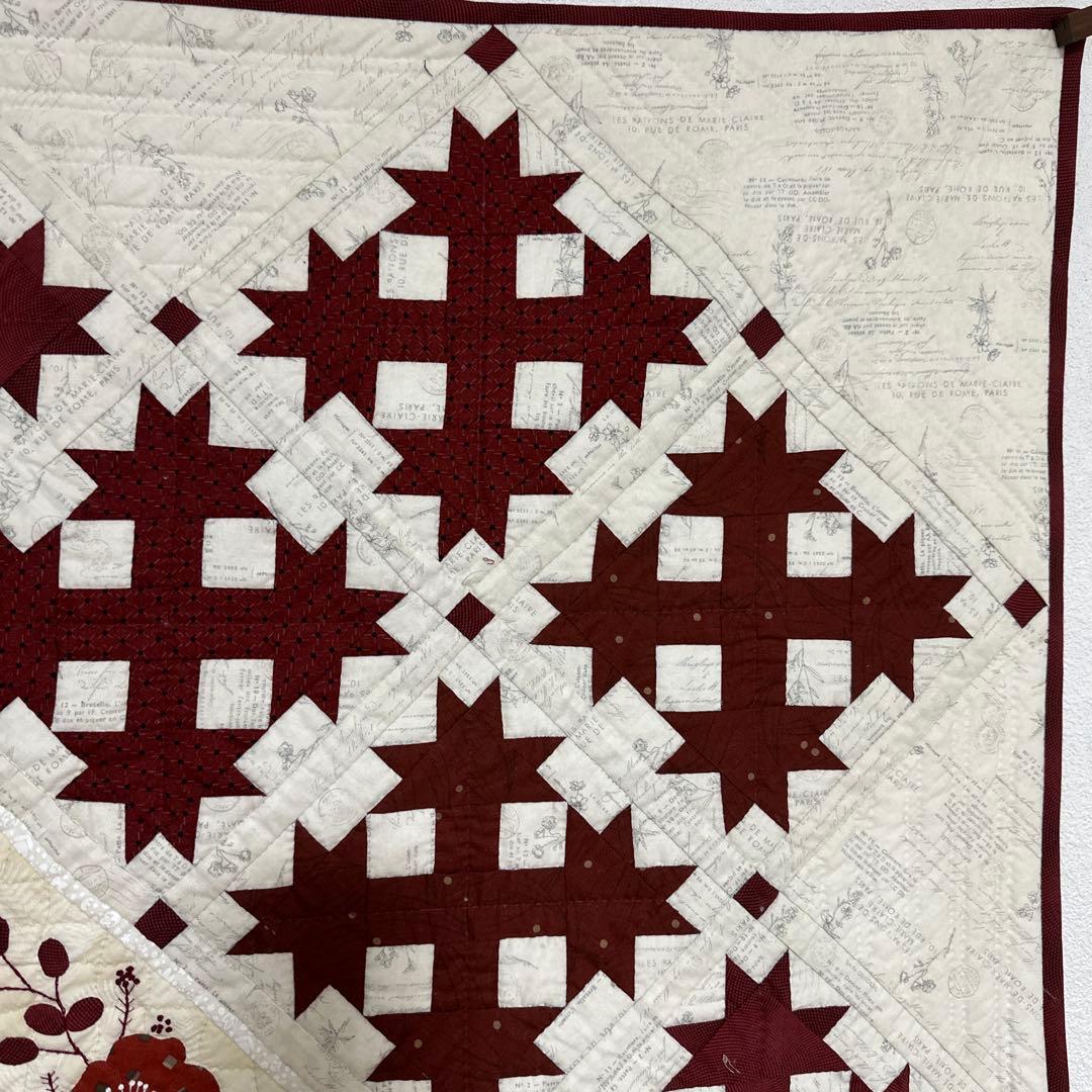 ＹＵＲＩＫＯハンドメイドパッチワークキルトの赤白のタペストリー