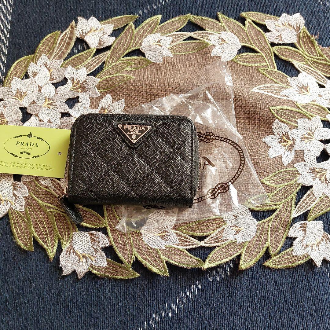 PRADA コンパクトケース ブラック
