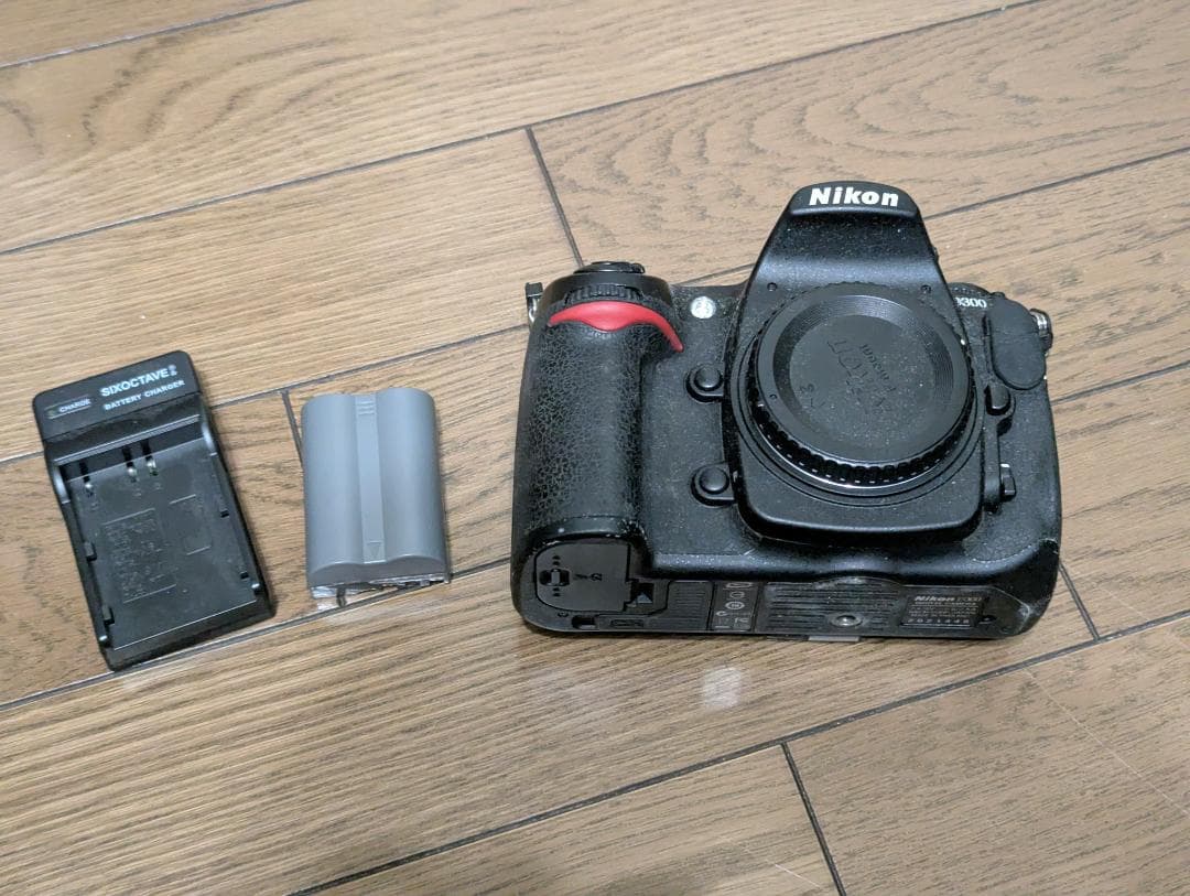 Nikon D300 デジタル一眼レフカメラ 本体と付属品