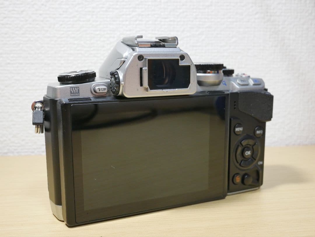 OLYMPUS OM-D E-M10ミラーレス一眼カメラ ジャンク