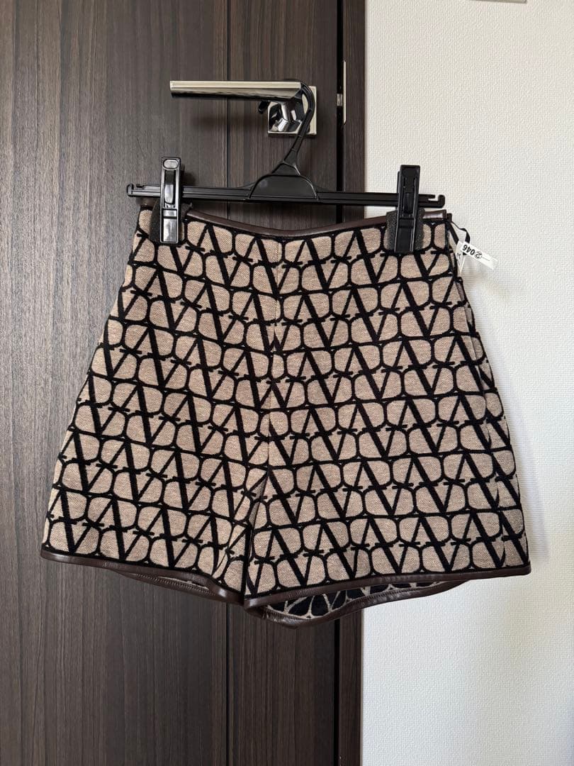 ヴァレンティノ ショートパンツ ロゴ 38