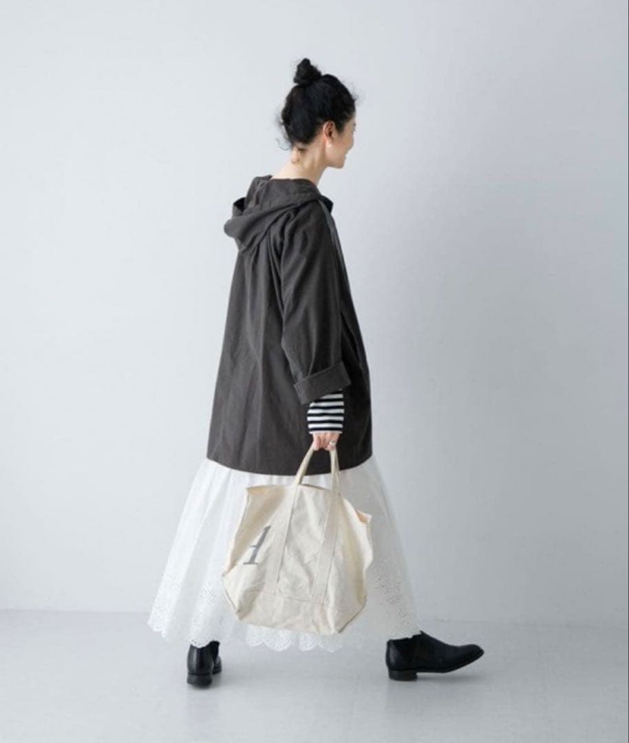 【新品未使用】かぐれ　フーディーチュニック　フーディチュニック　プルオーバー