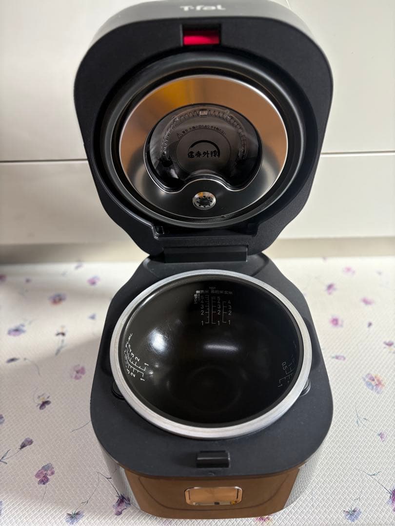 まつぼっくり 美品♡T-fal 炊飯器 5.5合炊きブラックRK8808J