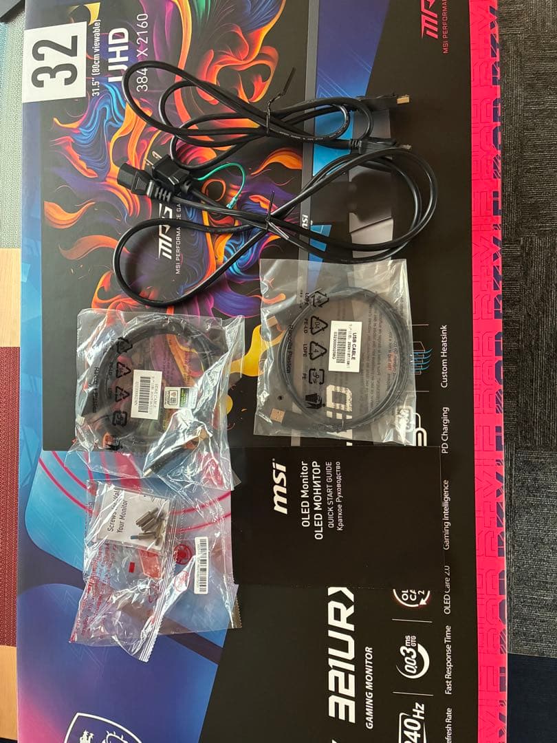 MSI MPG 321URX QD-OLED 4Kゲーミングモニター