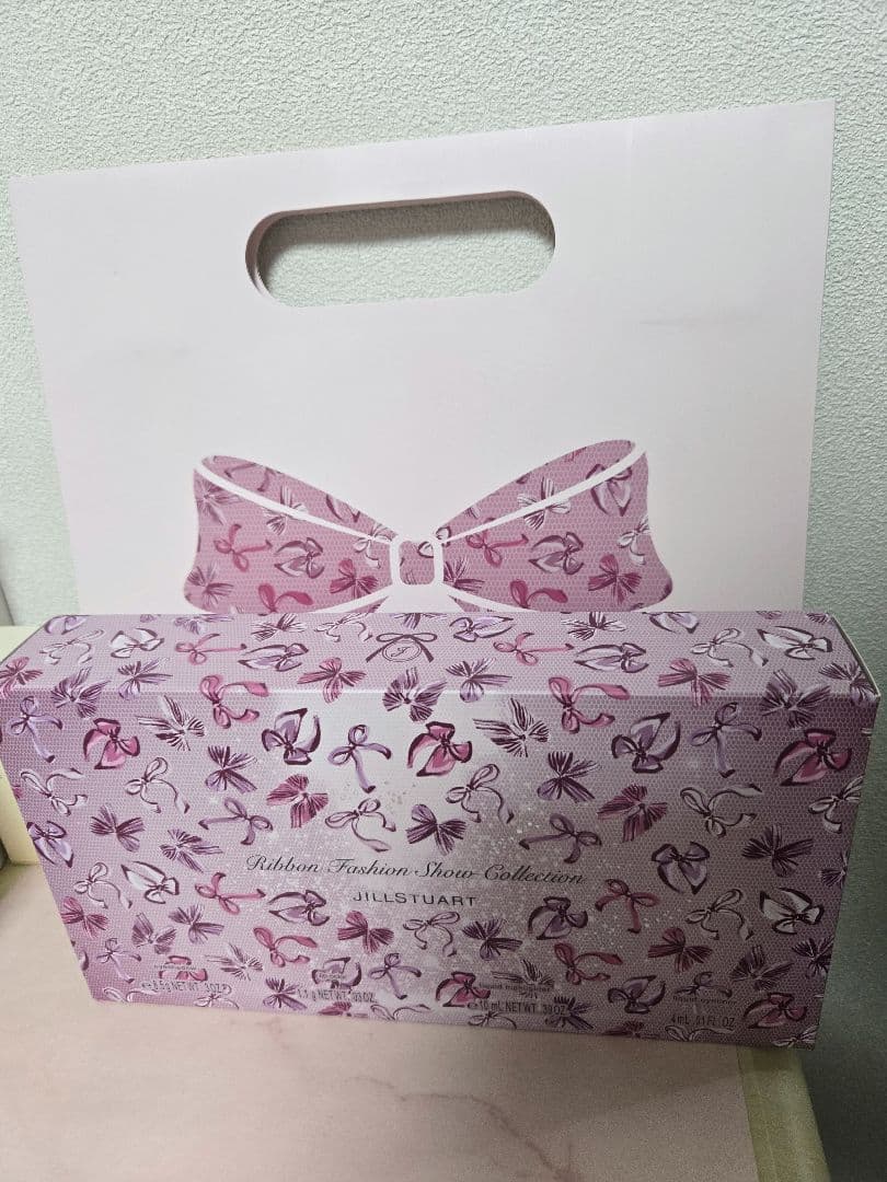 新品　ジルスチュアート　リボンファッションショー　クリスマスコフレ 2025