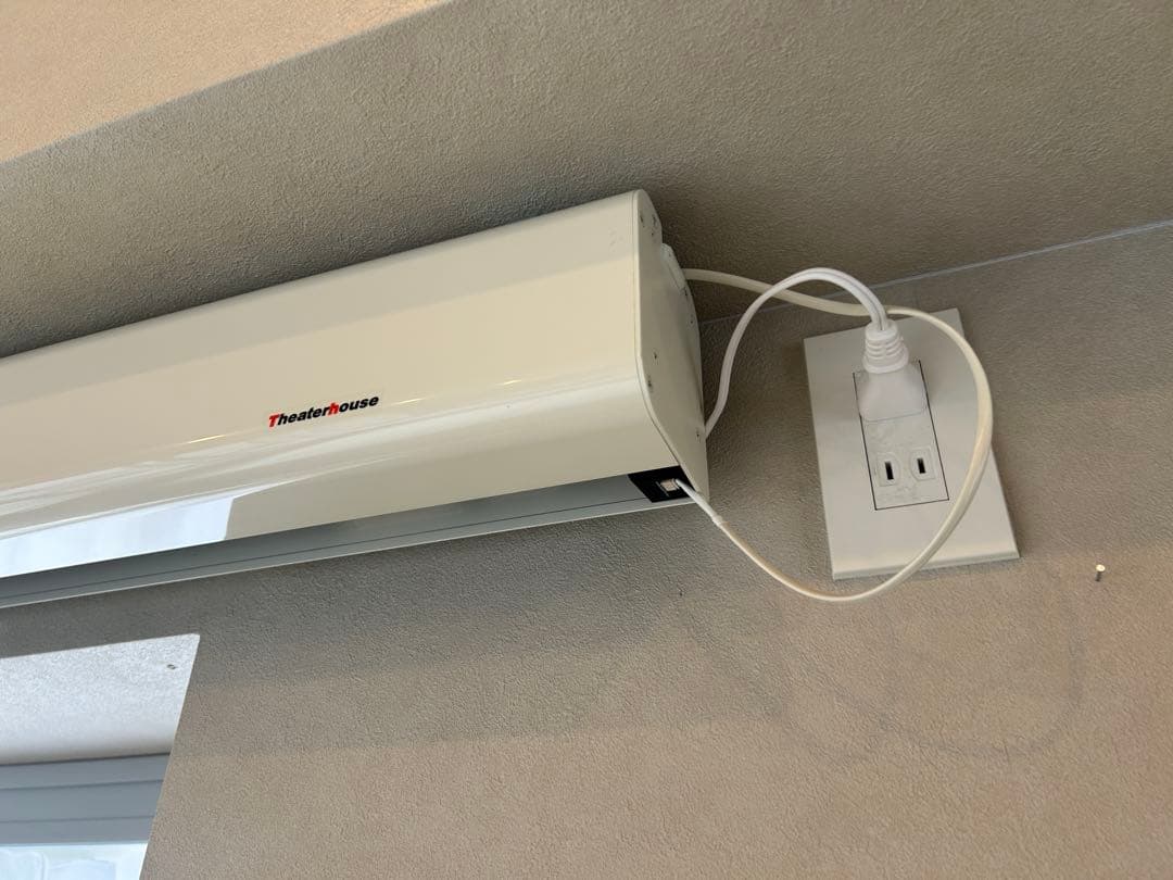 【値下げ】Theaterhouse プロジェクタースクリーン 100インチ