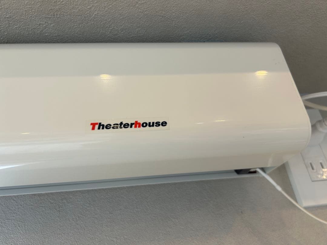 【値下げ】Theaterhouse プロジェクタースクリーン 100インチ