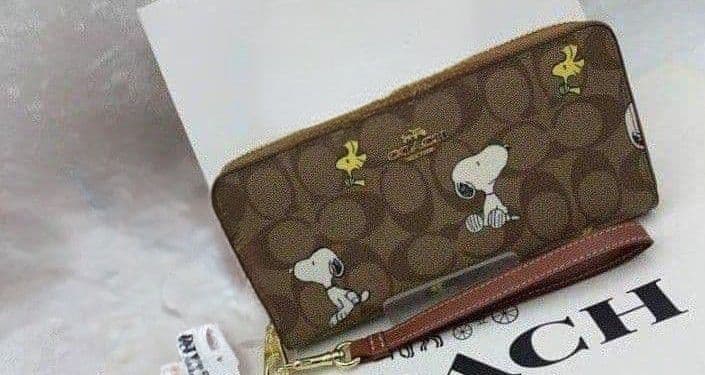 新品未使用コーチ長財布スヌーピー柄ストラップブラウンレディースメンズ送料無料
